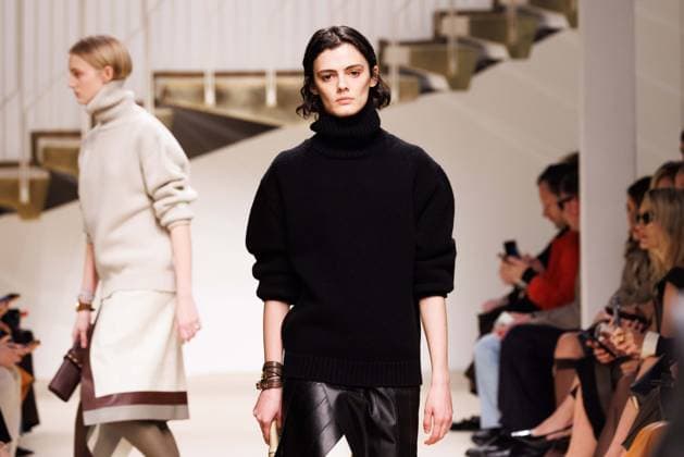 Foto IPP - Cinzia Camela Gruppo Editoriale LiveMedia Milan 27 02 2026 Nella foto: A model walks the runway at the Tod s fashion show during the Milan Fashion Week - Womenswear Fall Winter 2026 2027 on February 27, 2026 in Milan, Italy. Photo: Cinzia Camela. Italy Photo Press - World Copyright Tod s - Runway - Milan Fashion W