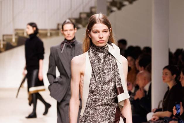 Foto IPP - Cinzia Camela Gruppo Editoriale LiveMedia Milan 27 02 2026 Nella foto: A model walks the runway at the Tod s fashion show during the Milan Fashion Week - Womenswear Fall Winter 2026 2027 on February 27, 2026 in Milan, Italy. Photo: Cinzia Camela. Italy Photo Press - World Copyright Tod s - Runway - Milan Fashion W