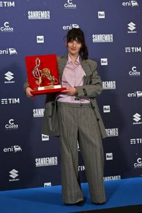 Foto IPP Felice De Martino Sanremo 27 02 2026 76° Festival della canzone italiana Nella foto: la cantante Angelica Bove vincitrice del premio della Critica Mia Martini Italy Photo Press World Copyright