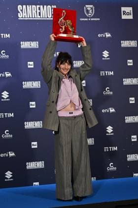 Foto IPP Felice De Martino Sanremo 27 02 2026 76° Festival della canzone italiana Nella foto: la cantante Angelica Bove vincitrice del premio della Critica Mia Martini Italy Photo Press World Copyright