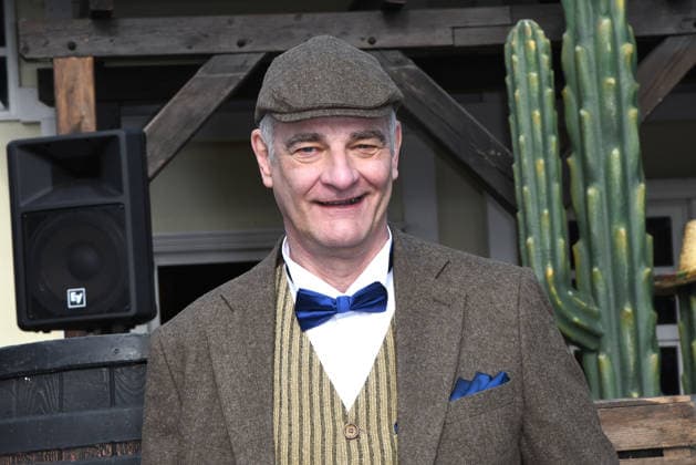 Heinrich Schafmeister ist der neue Gaststar der diesjaehrigen Karl May Festspiele. Bei der heutigen Vorstellung am 27.02.2026 in der Kulisse in der Kalkberg-Arena in Bad Segeberg zeigte sich der beliebte TV Star in seinem originalen Rollen-Outfit. Ab dem 27.Juni 2026 steht der Schauspieler in dem Stueck Im Tal des Todes als Sir John Raffley auf der Freilichtbuehne in Bad Segeberg Heinrich Schafmeister, Isabel Varell & Florian Fitz - Vorstellung der Gaststars bei den Karl May Festspielen 2026 in Bad Segeberg