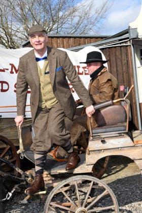 Heinrich Schafmeister ist der neue Gaststar der diesjaehrigen Karl May Festspiele. Bei der heutigen Vorstellung am 27.02.2026 in der Kulisse in der Kalkberg-Arena in Bad Segeberg zeigte sich der beliebte TV Star in seinem originalen Rollen-Outfit. Ab dem 27.Juni 2026 steht der Schauspieler in dem Stueck Im Tal des Todes als Sir John Raffley auf der Freilichtbuehne in Bad Segeberg Heinrich Schafmeister, Isabel Varell & Florian Fitz - Vorstellung der Gaststars bei den Karl May Festspielen 2026 in Bad Segeberg