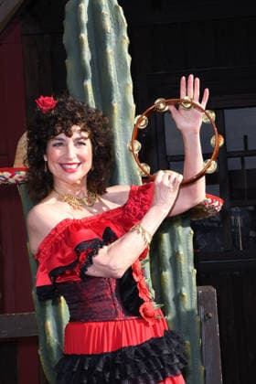 Isabel Varell als neuer Gaststar der diesjaehrigen Karl May Festspiele. Bei der heutigen Vorstellung am 27.02.2026 in der Kulisse in der Kalkberg-Arena in Bad Segeberg zeigte sich der TV Star in ihrem original feurigen Flamenco Rollen-Kleid. Ab dem 27.Juni 2026 steht die Schauspielerin in dem Stueck Im Tal des Todes als Senorita Miranda auf der Freilichtbuehne in Bad Segeberg Heinrich Schafmeister, Isabel Varell & Florian Fitz - Vorstellung der Gaststars bei den Karl May Festspielen 2026 in Bad Segeberg