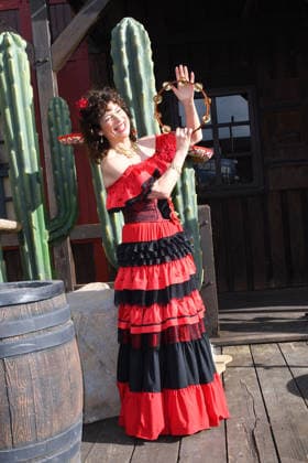 Isabel Varell als neuer Gaststar der diesjaehrigen Karl May Festspiele. Bei der heutigen Vorstellung am 27.02.2026 in der Kulisse in der Kalkberg-Arena in Bad Segeberg zeigte sich der TV Star in ihrem original feurigen Flamenco Rollen-Kleid. Ab dem 27.Juni 2026 steht die Schauspielerin in dem Stueck Im Tal des Todes als Senorita Miranda auf der Freilichtbuehne in Bad Segeberg Heinrich Schafmeister, Isabel Varell & Florian Fitz - Vorstellung der Gaststars bei den Karl May Festspielen 2026 in Bad Segeberg