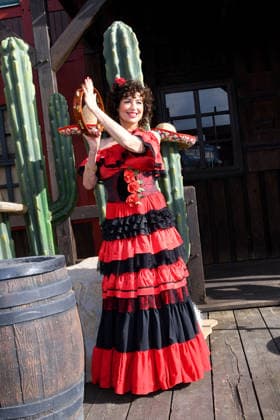 Isabel Varell als neuer Gaststar der diesjaehrigen Karl May Festspiele. Bei der heutigen Vorstellung am 27.02.2026 in der Kulisse in der Kalkberg-Arena in Bad Segeberg zeigte sich der TV Star in ihrem original feurigen Flamenco Rollen-Kleid. Ab dem 27.Juni 2026 steht die Schauspielerin in dem Stueck Im Tal des Todes als Senorita Miranda auf der Freilichtbuehne in Bad Segeberg Heinrich Schafmeister, Isabel Varell & Florian Fitz - Vorstellung der Gaststars bei den Karl May Festspielen 2026 in Bad Segeberg