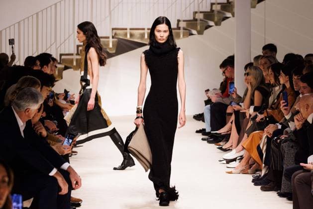 Foto IPP - Cinzia Camela Gruppo Editoriale LiveMedia Milan 27 02 2026 Nella foto: A model walks the runway at the Tod s fashion show during the Milan Fashion Week - Womenswear Fall Winter 2026 2027 on February 27, 2026 in Milan, Italy. Photo: Cinzia Camela. Italy Photo Press - World Copyright Tod s - Runway - Milan Fashion W