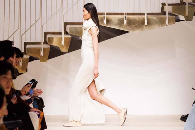 Foto IPP - Cinzia Camela Gruppo Editoriale LiveMedia Milan 27 02 2026 Nella foto: A model walks the runway at the Tod s fashion show during the Milan Fashion Week - Womenswear Fall Winter 2026 2027 on February 27, 2026 in Milan, Italy. Photo: Cinzia Camela. Italy Photo Press - World Copyright Tod s - Runway - Milan Fashion W