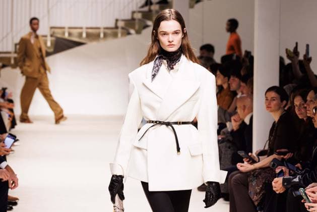 Foto IPP - Cinzia Camela Gruppo Editoriale LiveMedia Milan 27 02 2026 Nella foto: A model walks the runway at the Tod s fashion show during the Milan Fashion Week - Womenswear Fall Winter 2026 2027 on February 27, 2026 in Milan, Italy. Photo: Cinzia Camela. Italy Photo Press - World Copyright Tod s - Runway - Milan Fashion W