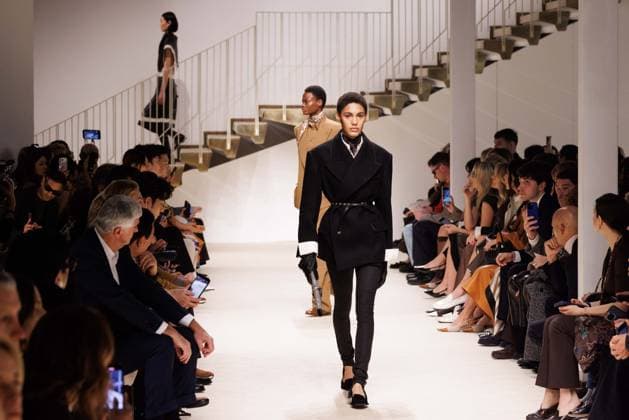Foto IPP - Cinzia Camela Gruppo Editoriale LiveMedia Milan 27 02 2026 Nella foto: A model walks the runway at the Tod s fashion show during the Milan Fashion Week - Womenswear Fall Winter 2026 2027 on February 27, 2026 in Milan, Italy. Photo: Cinzia Camela. Italy Photo Press - World Copyright Tod s - Runway - Milan Fashion W