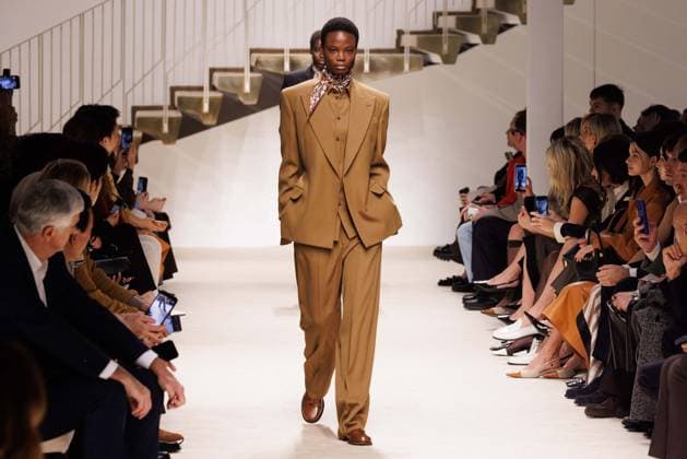 Foto IPP - Cinzia Camela Gruppo Editoriale LiveMedia Milan 27 02 2026 Nella foto: A model walks the runway at the Tod s fashion show during the Milan Fashion Week - Womenswear Fall Winter 2026 2027 on February 27, 2026 in Milan, Italy. Photo: Cinzia Camela. Italy Photo Press - World Copyright Tod s - Runway - Milan Fashion W