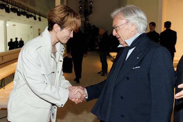 News - Tod s - Front Row - Milan Fashion Week - Womenswear Fall Winter 2026 2027 Shota-Kun Watanabe and Diego Della Valle shake hands during Tod s fashion show during the Milan Fashion Week - Womenswear Fall Winter 2026 2027 on February 27, 2026 in Milan, Italy. Photo: Cinzia Camela. Milan PAC Italy Copyright: xCinziaxCamelax xLiveMediax LPN_2318113