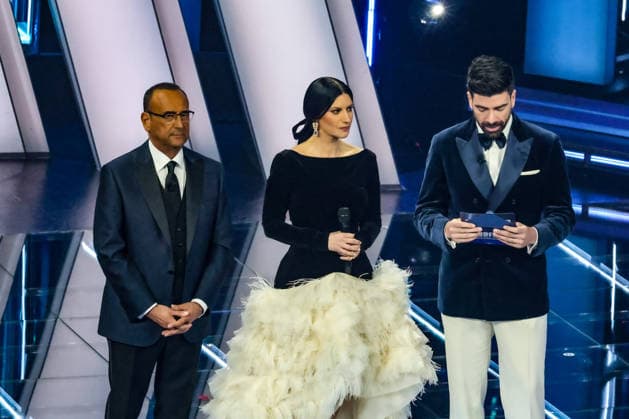 Live Music Show - 76Â° Festival di Sanremo 2026 - 3^ Serata CARLO CONTI LAURA PAUSINI GAZZOLI GIANLUCA on stage during the third night of the Festival Sanremo during 76Â° Festival di Sanremo 2026 - 3^ Serata , Live Music Show in Sanremo, Italy, February 27 2026 Sanremo Sanremo Italy Copyright: xRenataxRoattinox xLiveMediax LPM_2317966