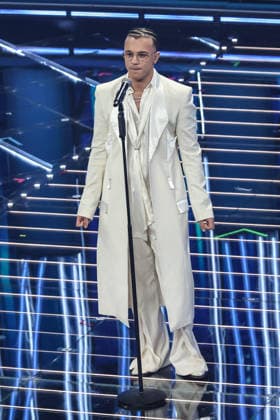Live Music Show - 76Â° Festival di Sanremo 2026 - 3^ Serata samurai jay on stage during the third night of the Festival Sanremo during 76Â° Festival di Sanremo 2026 - 3^ Serata , Live Music Show in Sanremo, Italy, February 27 2026 Sanremo Sanremo Italy Copyright: xRenataxRoattinox xLiveMediax LPM_2317840