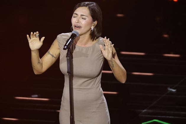 Live Music Show - 76Â° Festival di Sanremo 2026 - 3^ Serata SERENA BRANCALE on stage during the third night of the Festival Sanremo during 76Â° Festival di Sanremo 2026 - 3^ Serata , Live Music Show in Sanremo, Italy, February 27 2026 Sanremo Sanremo Italy Copyright: xRenataxRoattinox xLiveMediax LPM_2317845