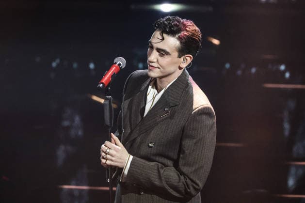 Live Music Show - 76Â° Festival di Sanremo 2026 - 3^ Serata MICHELE BRAVI on stage during the third night of the Festival Sanremo during 76Â° Festival di Sanremo 2026 - 3^ Serata , Live Music Show in Sanremo, Italy, February 27 2026 Sanremo Sanremo Italy Copyright: xRenataxRoattinox xLiveMediax LPM_2317818