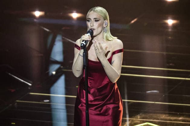 Live Music Show - 76Â° Festival di Sanremo 2026 - 3^ Serata MARA SATTEI on stage during the third night of the Festival Sanremo during 76Â° Festival di Sanremo 2026 - 3^ Serata , Live Music Show in Sanremo, Italy, February 27 2026 Sanremo Sanremo Italy Copyright: xRenataxRoattinox xLiveMediax LPM_2317807