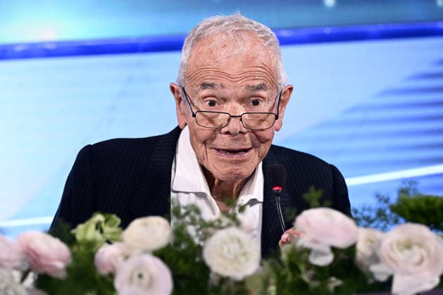 February 27, 2026, Sanremo, Rome, Italy: February 27, 2026, Sanremo. 76th Italian Song Festival. Press conference. Pictured: FIMI PMI Lifetime Achievement Award to Mario Luzzatto Fegiz. Sanremo Italy  - ZUMAa289 20260227_zia_a289_145 Copyright: xMariaxLauraxAntonellix