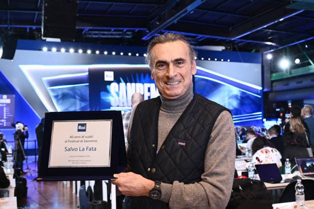 February 27, 2026, Sanremo, Rome, Italy: February 27, 2026, Sanremo. 76th Italian Song Festival. Photocall. The award photo for 40 years of photography at the Festival goes to photographer Salvo La Fata. Sanremo Italy  - ZUMAa289 20260227_zia_a289_150 Copyright: xMariaxLauraxAntonellix