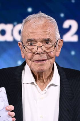 February 27, 2026, Sanremo, Rome, Italy: February 27, 2026, Sanremo. 76th Italian Song Festival. Press conference. Pictured: FIMI PMI Lifetime Achievement Award to Mario Luzzatto Fegiz. Sanremo Italy  - ZUMAa289 20260227_zia_a289_172 Copyright: xMariaxLauraxAntonellix