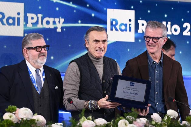 February 27, 2026, Sanremo, Rome, Italy: February 27, 2026, Sanremo. 76th Italian Song Festival. Photocall. The award photo for 40 years of photography at the Festival goes to photographer Salvo La Fata with Fabrizio Casinelli and Claudio Fasulo. Sanremo Italy  - ZUMAa289 20260227_zia_a289_149 Copyright: xMariaxLauraxAntonellix