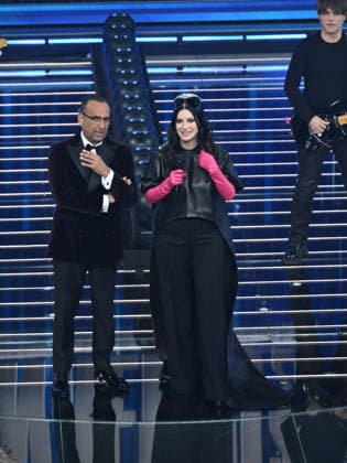 Sanremo, 76th Italian Song Festival - fourth evening. In the photo Laura Pausini, Carlo Conti  Copyright: xAlbertoxTerenghix xPoolxSanremox02x xipa-agency.netx xPoolxSanremox02x IPA_Agency_IPA72117712