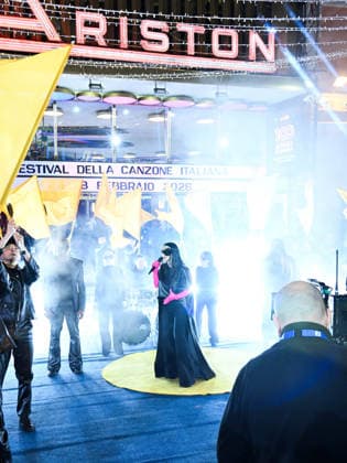 Sanremo, 76th Italian Song Festival. Fourth Night. Pictured: Laura Pausini performing outside the Ariston Theater.  Copyright: xManuelexMangiarottix xipa-agency.netx xPoolxSanremox02x IPA_Agency_IPA72118289