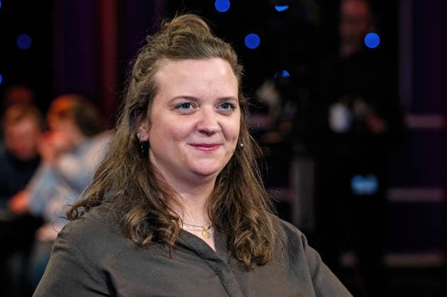 MDR - Riverboat. Holzbildhauermeisterin Lea Diehl anläßlich der Aufzeichnung der MDR - Talkshow Riverboat am 27.02.2026 in der Mediacity Leipzig. 20260227ADO0042