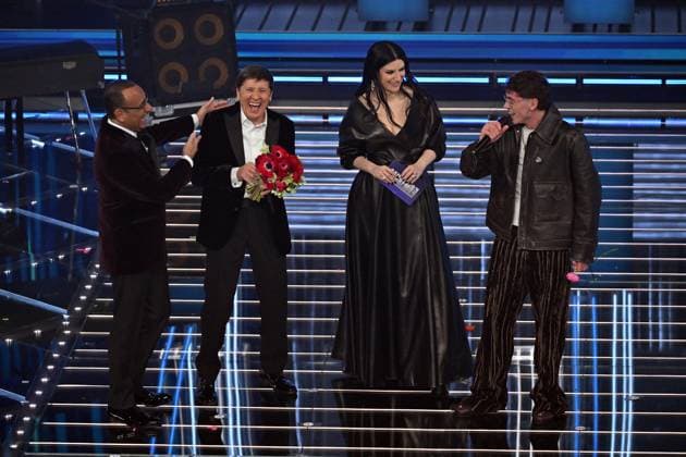 Foto IPP Felice De Martino Sanremo 26 02 2026 76° Festival della canzone italiana - quarta serata serata cover Nella foto carlo conti con gianni morandi, laura pausini e tredici petro Italy Photo Press World Copyright