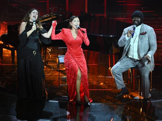 Sanremo, 76th Italian Song Festival - fourth evening. In the photo Serena Brancale with Gregory Porter and Delia  Copyright: xAlbertoxTerenghix xPoolxSanremox02x xipa-agency.netx xPoolxSanremox02x IPA_Agency_IPA72125820