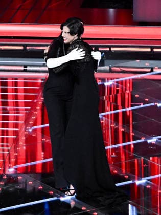 Sanremo, 76th Italian Song Festival - fourth night: Bianca Balti embraces Laura Pausini Copyright: xMaurizioxD Avanzox xipa-agency.netx xPoolxSanremox02x IPA_Agency_IPA72129746