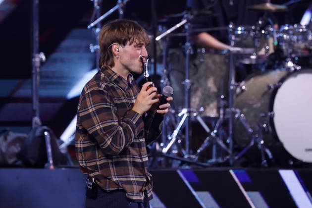Vina del Mar, February 27, 2026 Singer Paulo Londra receives the silver seagull during his performance at the sixth night of the Vina del Mar Festival 2026 Sebastian Cisternas Aton Chile, Vina del Mar Chile Aton 1129435  Copyright: SEBASTIANxCISTERNAS xATONxCHILE