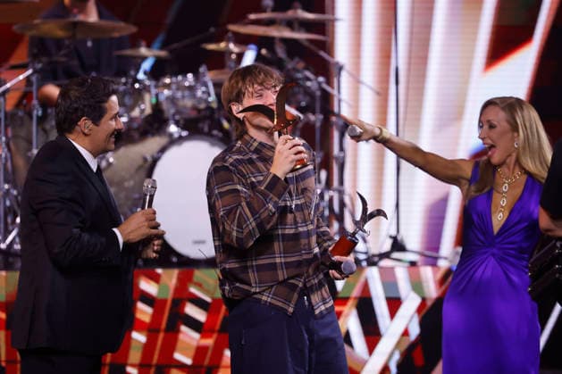 Vina del Mar, February 27, 2026 Singer Paulo Londra receives the golden seagull during his performance at the sixth night of the Vina del Mar Festival 2026 Sebastian Cisternas Aton Chile, Vina del Mar Chile Aton 1129436  Copyright: SEBASTIANxCISTERNAS xATONxCHILE