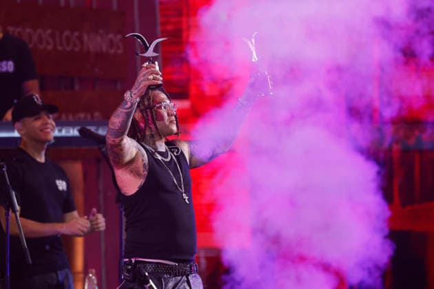 Vina del Mar, February 27, 2026 Singer Pablo Chill E receives the silver and gold seagulls during his performance on the sixth night of the Vina del Mar 2026 Festival Sebastian Cisternas Aton Chile, Vina del Mar Chile Aton 1129557  Copyright: SEBASTIANxCISTERNAS xATONxCHILE