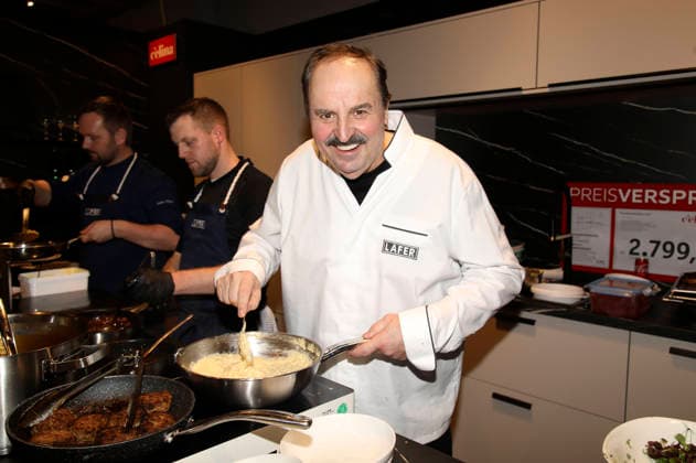 Johann Lafer beim Pre-Shopping Event im neuen XXXLutz Möbelhaus Rangsdorf. Rangsdorf, 27.02.2026