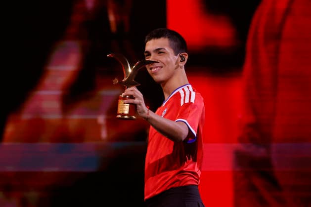 Vina del Mar, February 27, 2026 Singer Milo J receives the golden seagull during his performance on the sixth night of the Vina del Mar Festival 2026 Sebastian Cisternas Aton Chile, Vina del Mar Chile Aton 1129583  Copyright: SEBASTIANxCISTERNAS xATONxCHILE