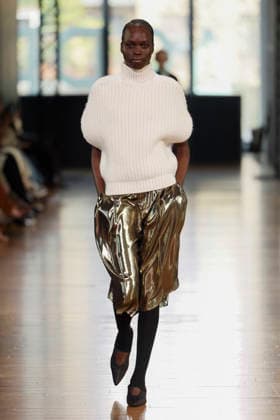 SA SU PHI - runway - Milan Fashion Week - Womenswear Fall Winter 2026 2027 MILAN, ITALY - FEBRUARY 27: a model walks the runway of Sa Su Phi fashion show during the Milan Fashion Week - Womenswear Fall Winter 2026 2027 on February 27, 2026 in Milan, Italy. Photo by Marco Piovanotto Abacapress.com  Copyright: xPiovanottoxMarco ABACAx