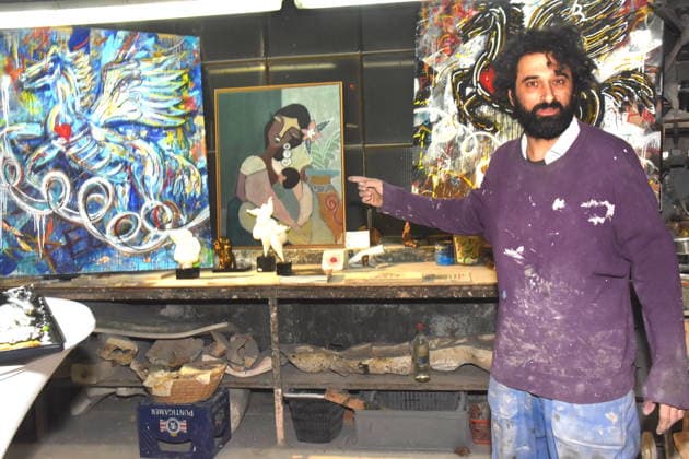 Aslan Goektepe Kunstgiesser Eigentuemer Muenchen 27.02.2026 Kunstgiesserei Muenchen Schleissheimerstrasse Titel Malerei, Skulpturen und New Art Vernissage Ein Toter, drei Lebende, hundert Jahre Giesserei: Wenn Kunst dem Algorithmus trotzt Foto Muenchen