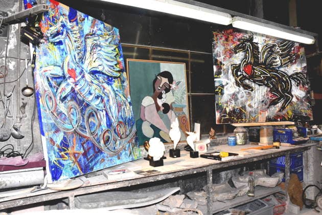 Kunstgiesserei Innendesign Muenchen 27.02.2026 Kunstgiesserei Muenchen Schleissheimerstrasse Titel Malerei, Skulpturen und New Art Vernissage Ein Toter, drei Lebende, hundert Jahre Giesserei: Wenn Kunst dem Algorithmus trotzt Foto Muenchen
