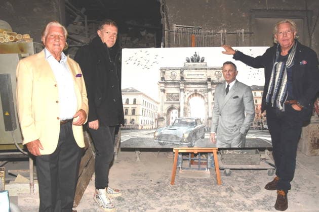 Dieter FREIHERR von Stengel Veranstalter Michael Fischer-Art Kuenstler Dr Ansgar Sommer Medien Organisator Muenchen 27.02.2026 Kunstgiesserei Muenchen Schleissheimerstrasse Titel Malerei, Skulpturen und New Art Vernissage Ein Toter, drei Lebende, hundert Jahre Giesserei: Wenn Kunst dem Algorithmus trotzt Foto Muenchen