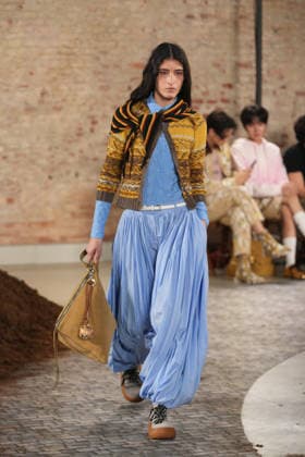 Milano Fashion Week - Women F W 26-27 Moschino fashion show Catwalk Milan, Italy Milano Fashion Week - Women F W 26-27 Moschino fashion show Catwalk Milan, Italy 27th February 2026 SGPItalia id 134549_002 * Not Exclusive  Copyright: xMarcoxErbax