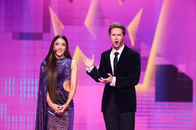 SUNDSVALL, SWEDEN 20260228 Presenters Gina Dirawi and Hampus Nessvold on stage in round 5 of Melodifestivalen 2026 in Gärdehov Arena in Sundsvall SUNDSVALL SWEDEN x11900x  Copyright: xPärxBäckström TTx MELODIFESTIVALEN 2026 SUNDSVALL 45ixdw-HXSU