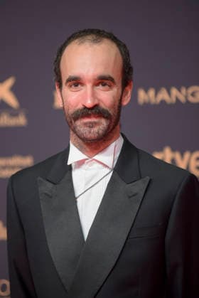 Red carpet of the Goya Awards 2026 Film screenwriter Eduard Sola poses on the red carpet of the 40th edition of the Goya Awards, at the Auditori del Centre de Convencions Internacionals, on February 28, 2026, in Barcelona, Cataluna Spain The awards are given annually by the Academy of Motion Picture Arts and Sciences of Spain AACCE with the aim of rewarding the best professionals in each of the various technical and creative specialties of Spanish cinema 28 FEBRUARY 2026 RED CARPET BARCELONA GOYA AWARDS CINEMA AWARDS Barcelona Catalunya Barcelona Catalunya Catalunya Spain  Copyright: xAlbertoxParedesx 7328211