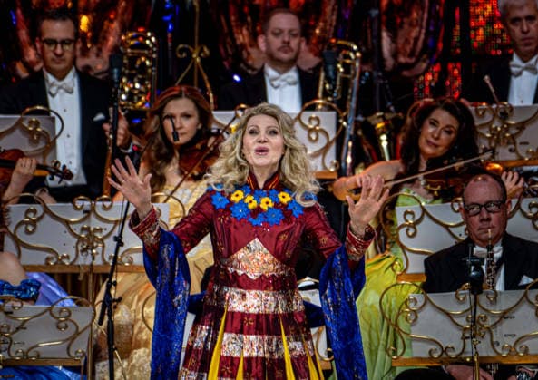 28.02.2026, xlakx, Entertainment, Andre Rieu - Tour 2026 v.l. Andre Rieu und eine Ukrainische Sängerin auf seiner Tour der Uber Arena Berlin. Berlin