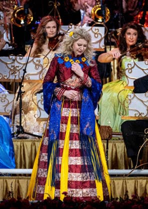 28.02.2026, xlakx, Entertainment, Andre Rieu - Tour 2026 v.l. Andre Rieu und eine Ukrainische Sängerin auf seiner Tour der Uber Arena Berlin. Berlin