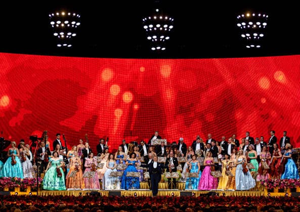 28.02.2026, xlakx, Entertainment, Andre Rieu - Tour 2026 v.l. Andre Rieu auf seiner Tour der Uber Arena Berlin. Berlin