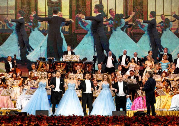 28.02.2026, xlakx, Entertainment, Andre Rieu - Tour 2026 v.l. Andre Rieu auf seiner Tour der Uber Arena Berlin. Berlin