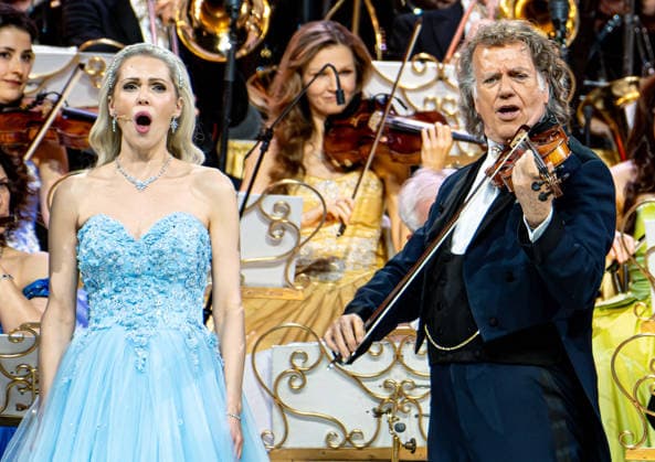 28.02.2026, xlakx, Entertainment, Andre Rieu - Tour 2026 v.l. Andre Rieu auf seiner Tour der Uber Arena Berlin. Berlin