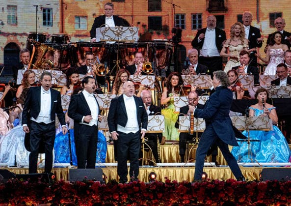 28.02.2026, xlakx, Entertainment, Andre Rieu - Tour 2026 v.l. Andre Rieu auf seiner Tour der Uber Arena Berlin. Berlin
