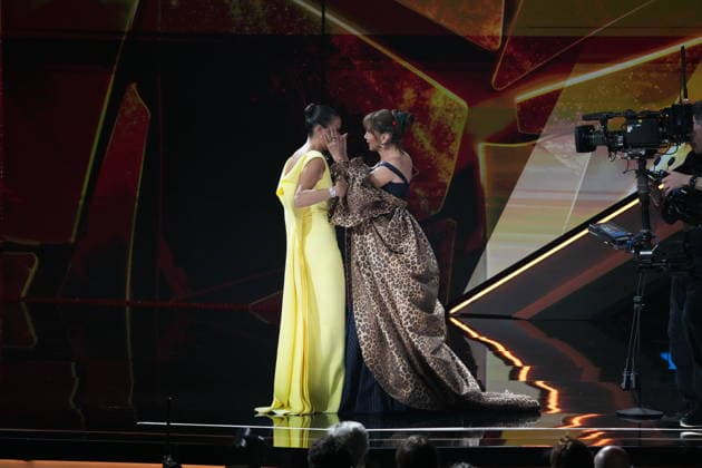 Goya Awards Gala 2026 The actress Victoria Abril presents the Goya for Best Actress in a Leading Role to Patricia López Arnaiz at the 40th edition of the Goya Awards, at the Auditori del Centre de Convencions Internacionals, on February 28, 2026, in Barcelona, Cataluna Spain The awards are given annually by the Academia de las Artes y las Ciencias Cinematográficas de Espana AACCE with the aim of rewarding the best professionals in each of the different technical and creative specialties of Spanish cinema 28 FEBRUARY 2026 Barcelona, Cataluna Barcelona, Cataluna Spain  Copyright: xDavidxZorrakinox 7328744