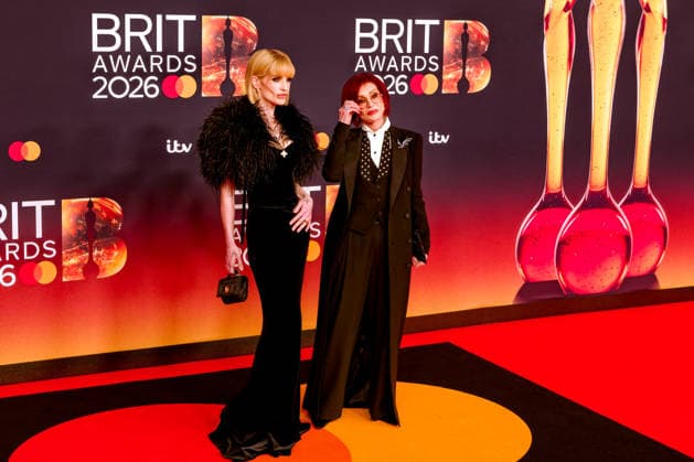 February 28, 2026, Manchester, United Kingdom: KELLY and SHARON OSBOURNE attend The BRIT Awards 2026 at The Coop Live Arena in Manchester UK England. Manchester United Kingdom  - ZUMAp211 20260228_aap_p211_034 Copyright: xAndyxVonxPipx